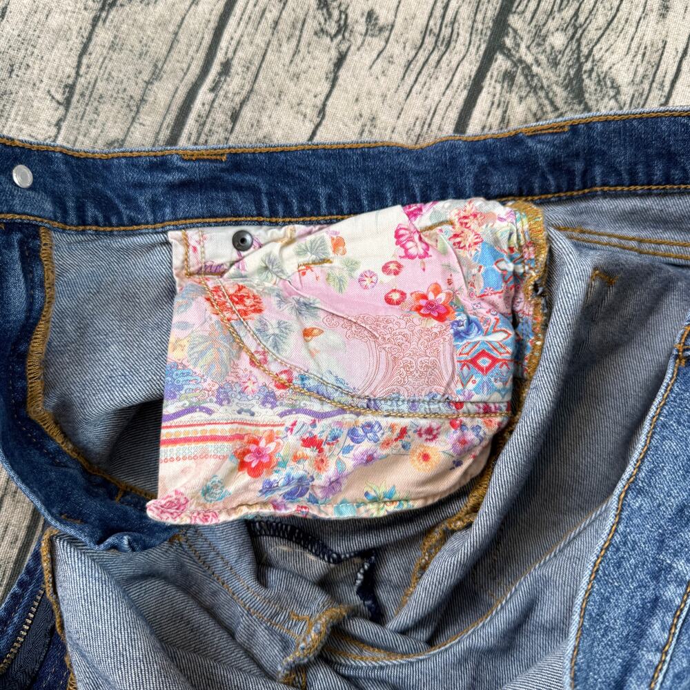 Johnny Was Cropped Baby Boot Jeans 28 Blue Embroidered Boho Floral - Picture 7 of 13
